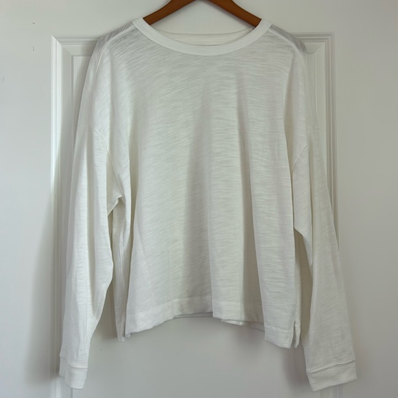 Old Navy Tops - SALE 🐣 Old Navy Relaxed Fit Easy Tee